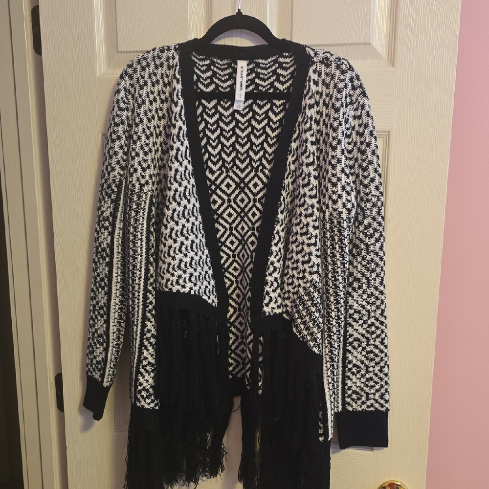 Bethany Mota Black and White Patterned Cardigan‎